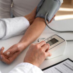 tensiometer pada wanita lansia